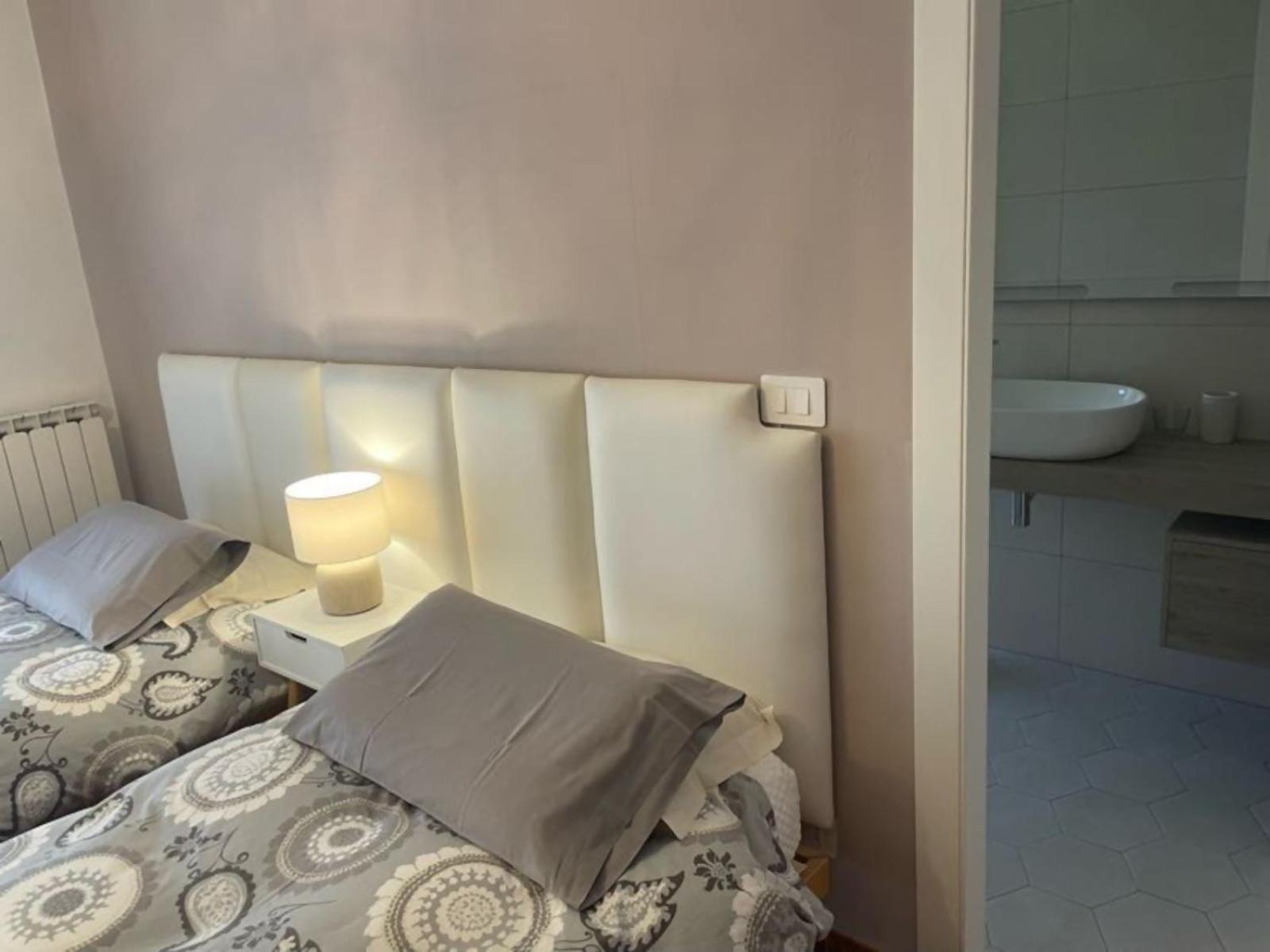 Bed & Breakfast Con Vista Giardino E Piscina Borgofranco d'Ivrea Zimmer foto