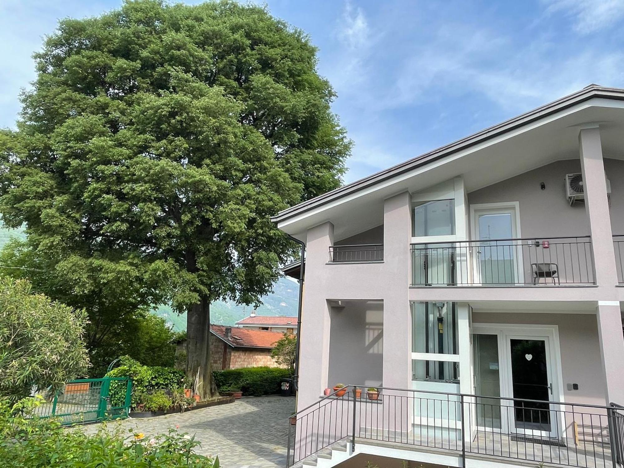 Bed & Breakfast Con Vista Giardino E Piscina Borgofranco d'Ivrea Exterior foto