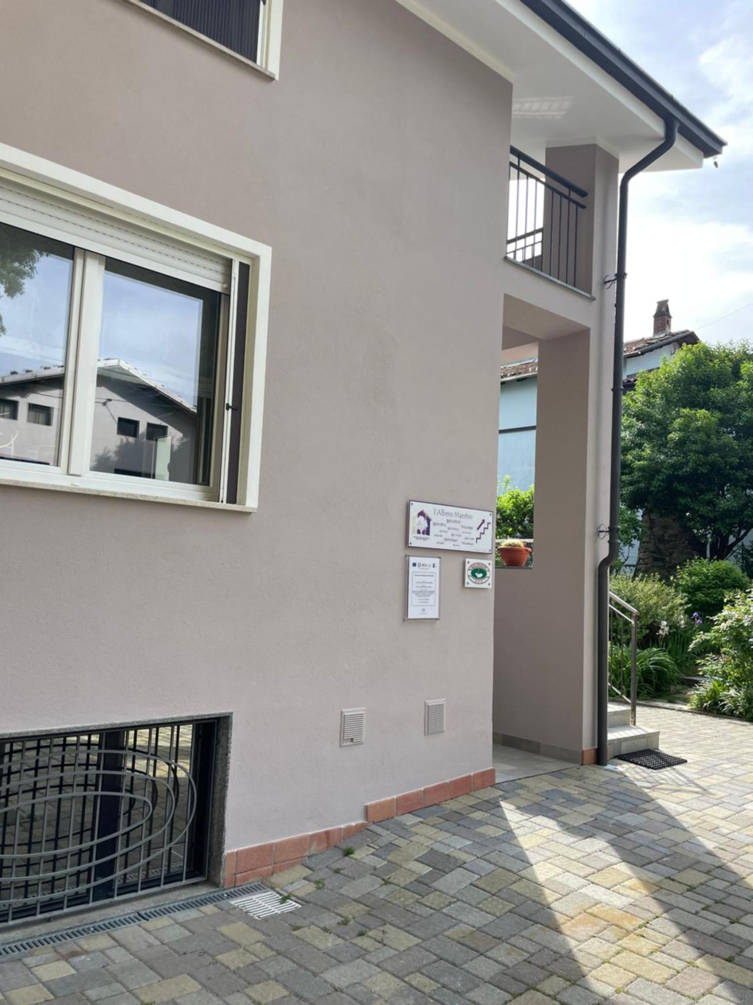Bed & Breakfast Con Vista Giardino E Piscina Borgofranco d'Ivrea Exterior foto